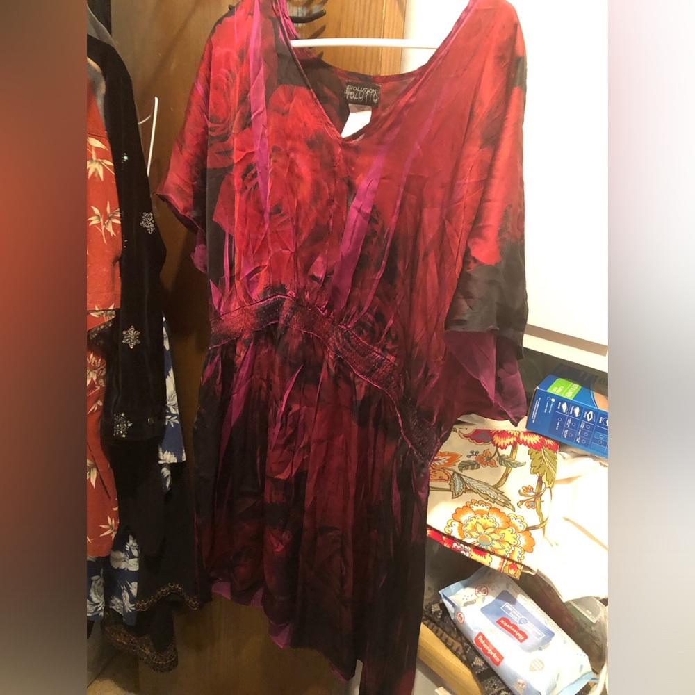 ❤️Evolution Lightweight Satiny Sublimation Top- 714 $15 or $12 w/offer
